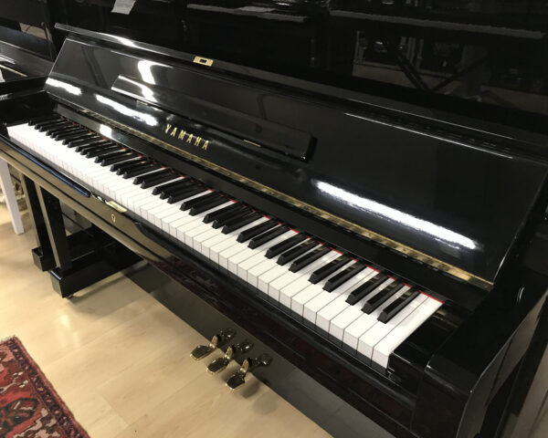 yamaha u3h nero 2500379 dettaglio tastiera