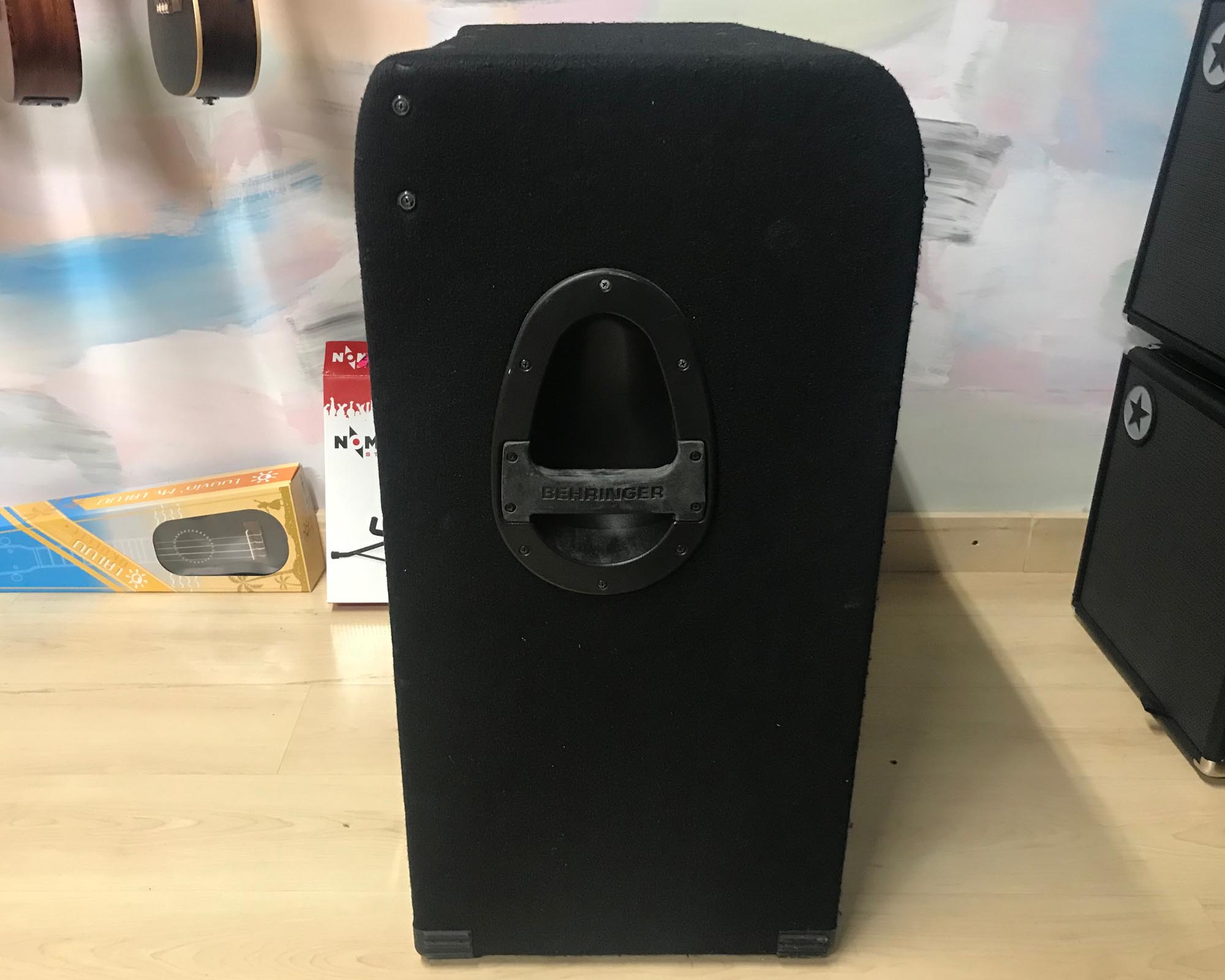 Behringer bx4410a laterale