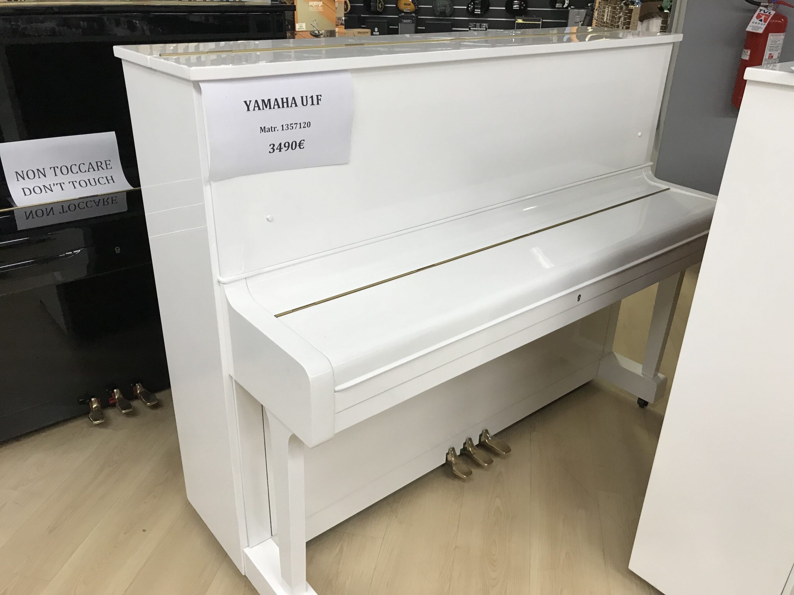 yamaha u1f bianco frontale