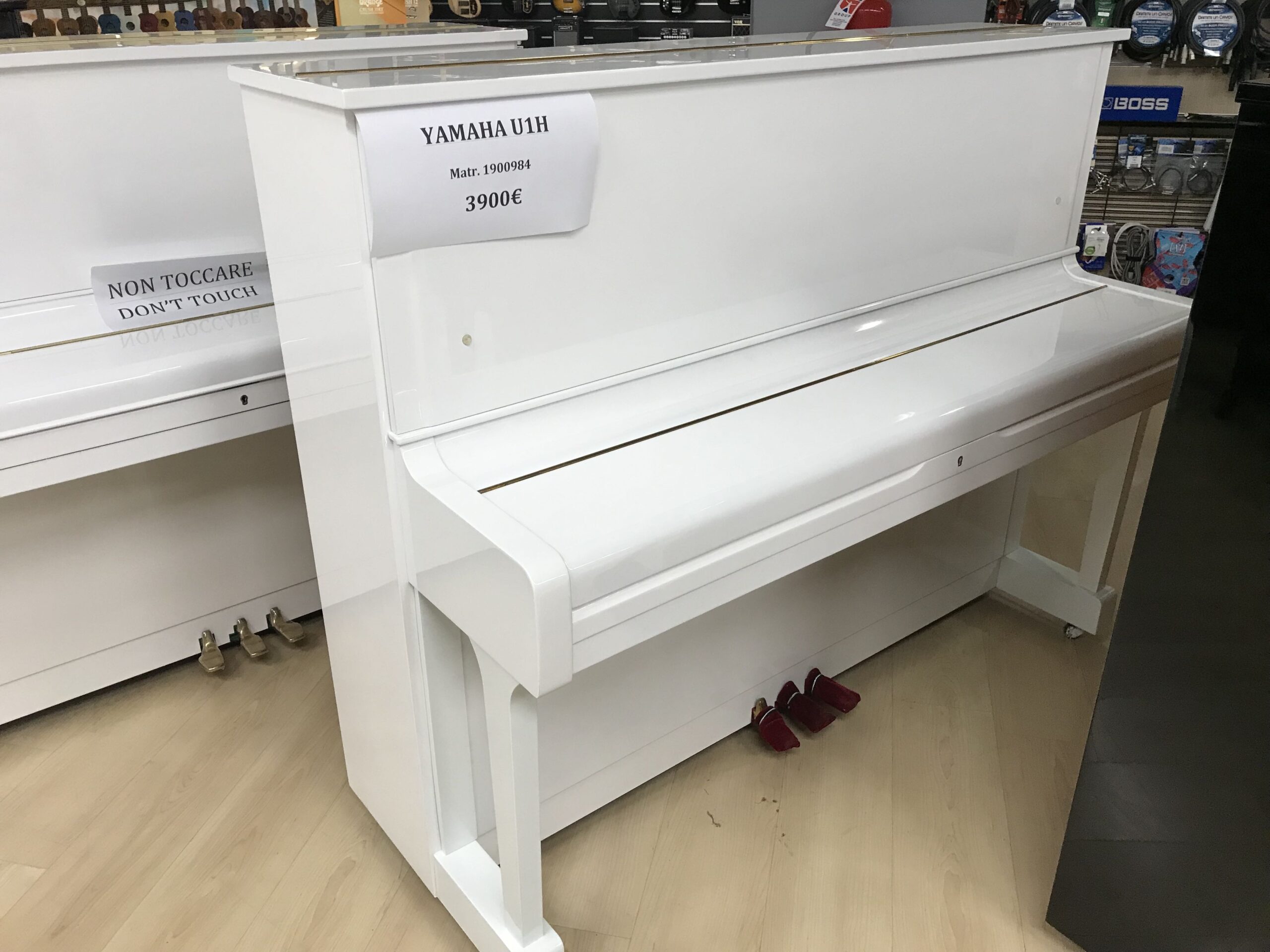 yamaha u1h bianco frontale