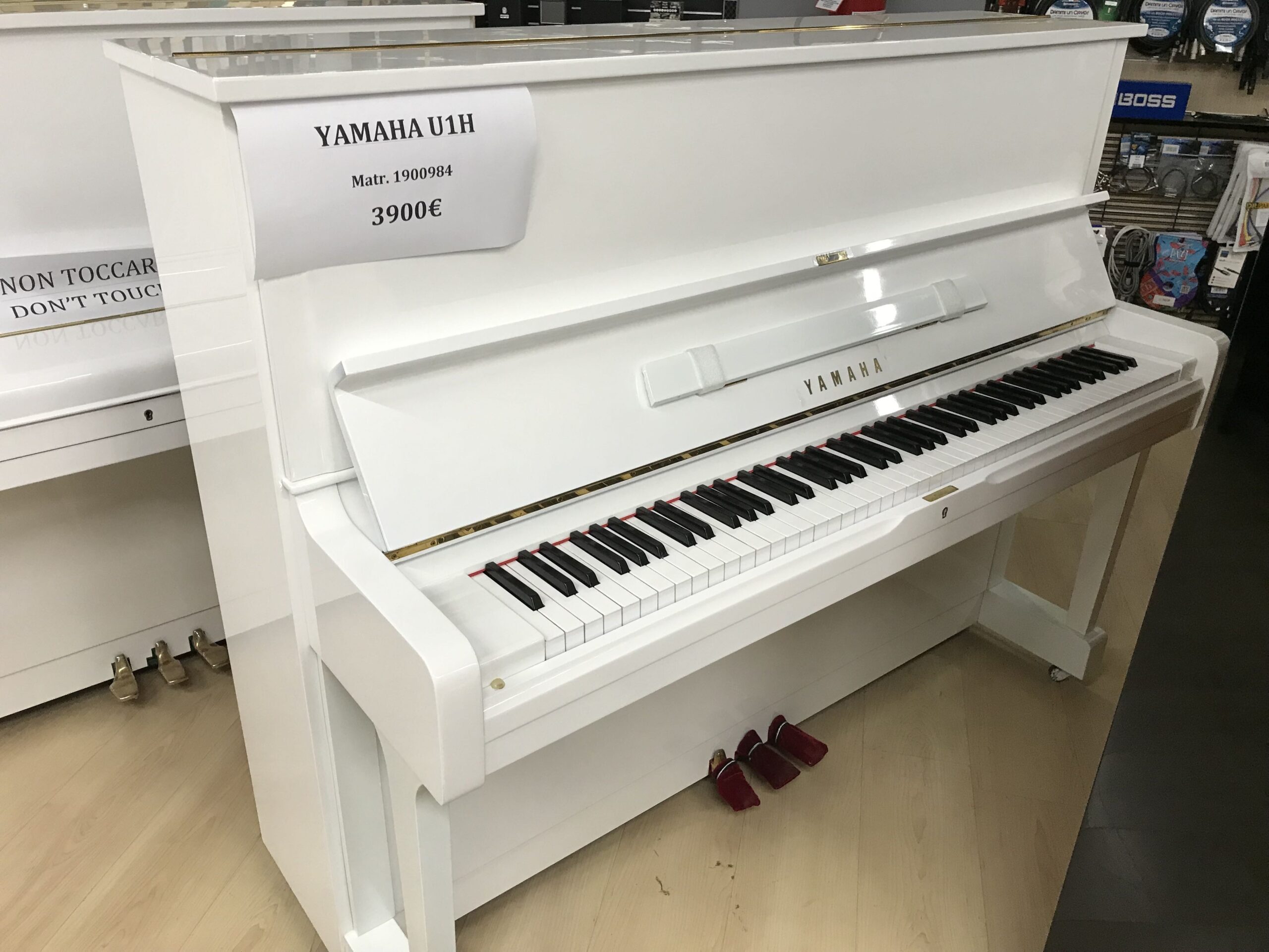 yamaha u1h bianco frontale aperto