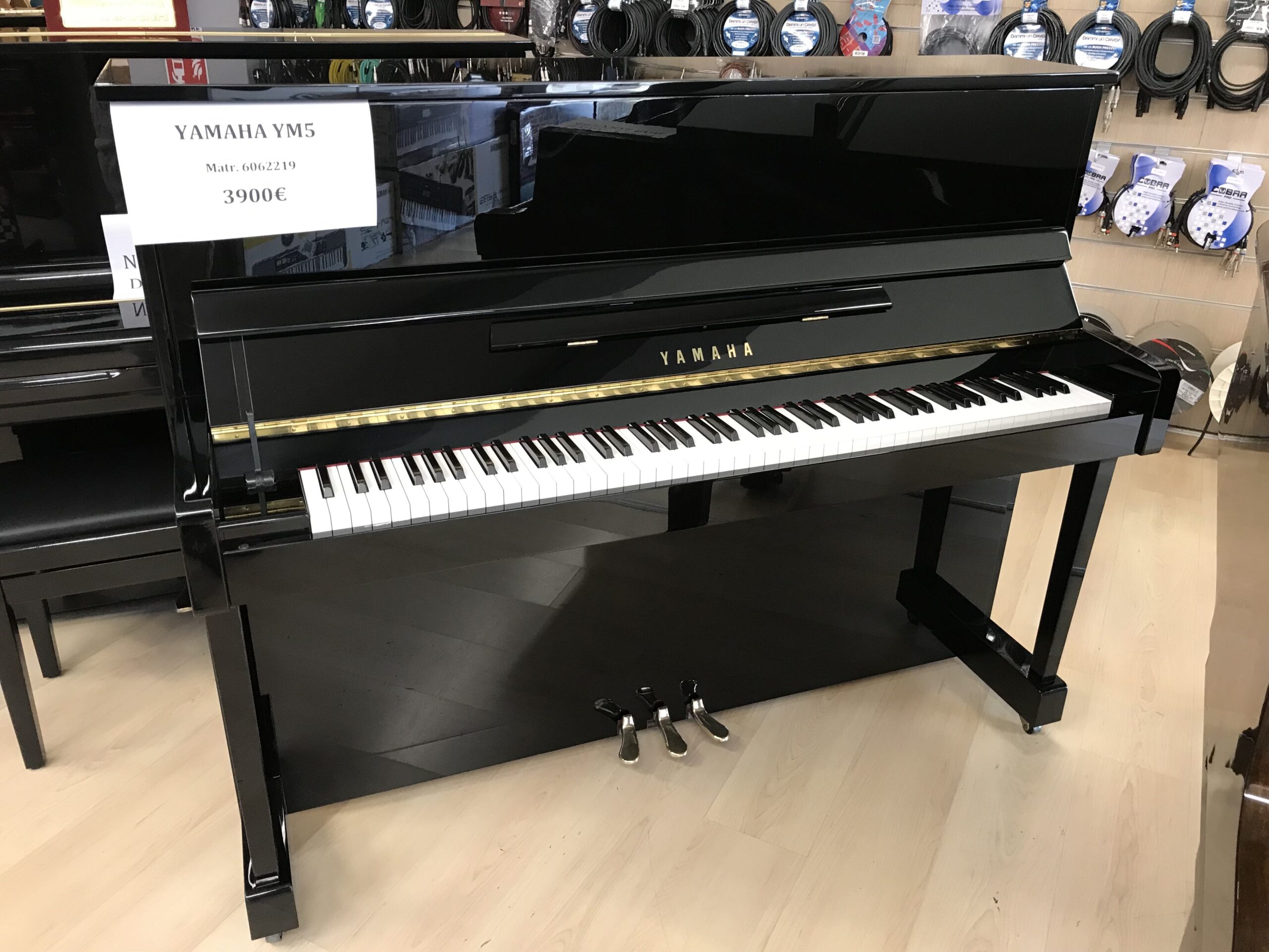 yamaha ym5 frontale aperto